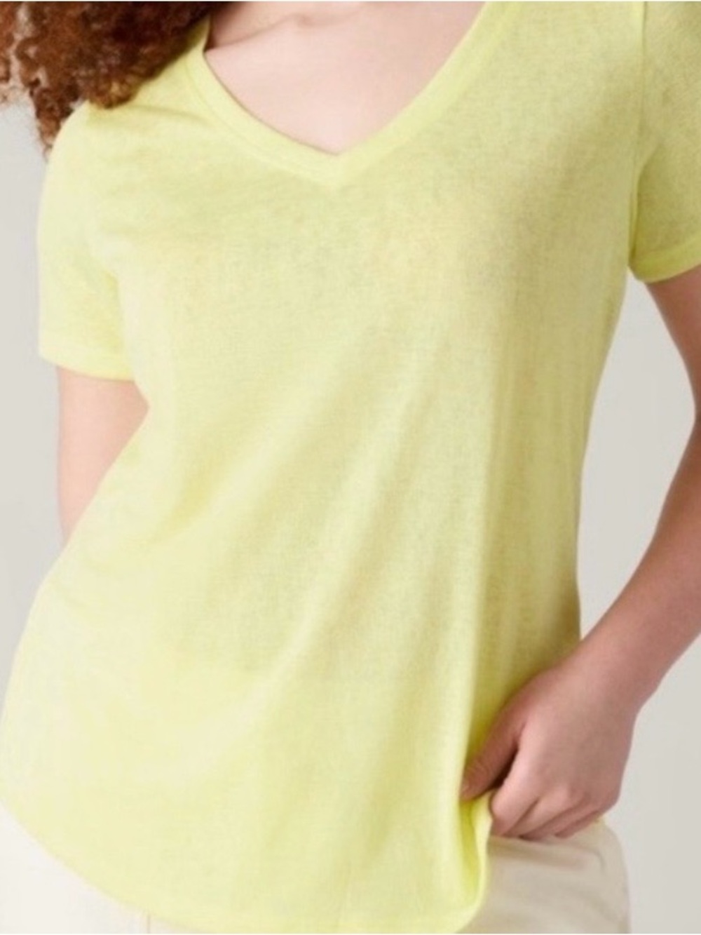 Athleta Breezy Scoop V-Neck Short Sleeve Tee, Pale Yellow Size Small